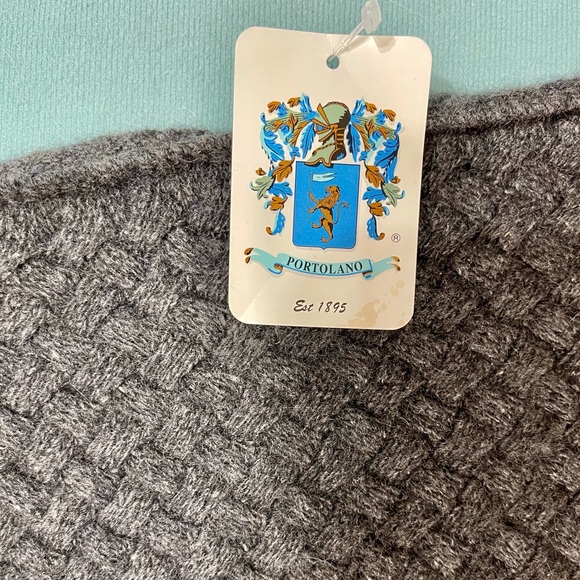 Portolano 100% cashmere beanie NWT - Picture 5 of 5